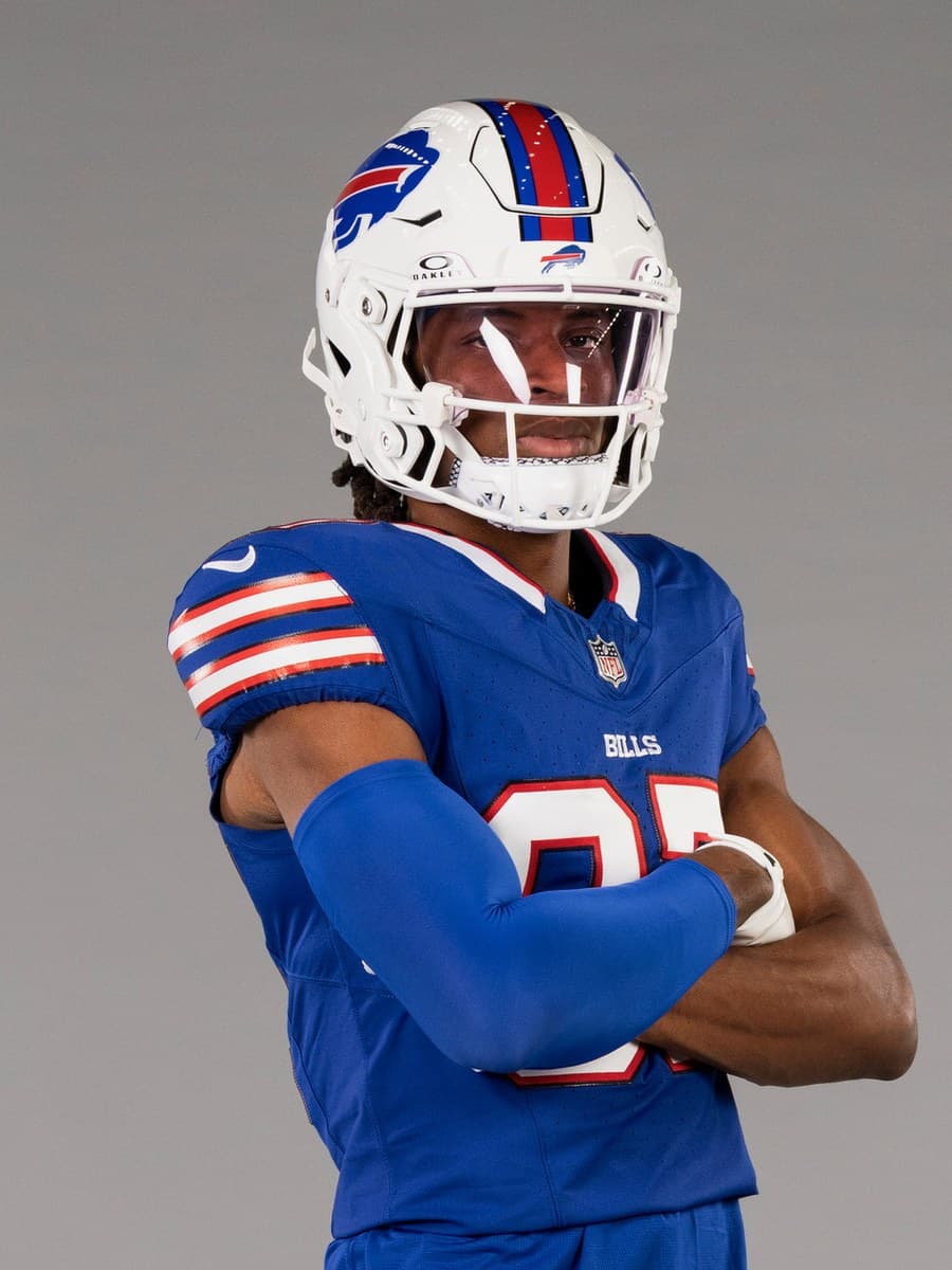 Kelly Akharaiyi in his Buffalo Bills uniform and helmet